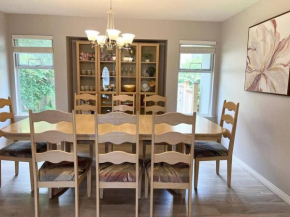 Spacious charming Entire house in a Calming neighborhood
